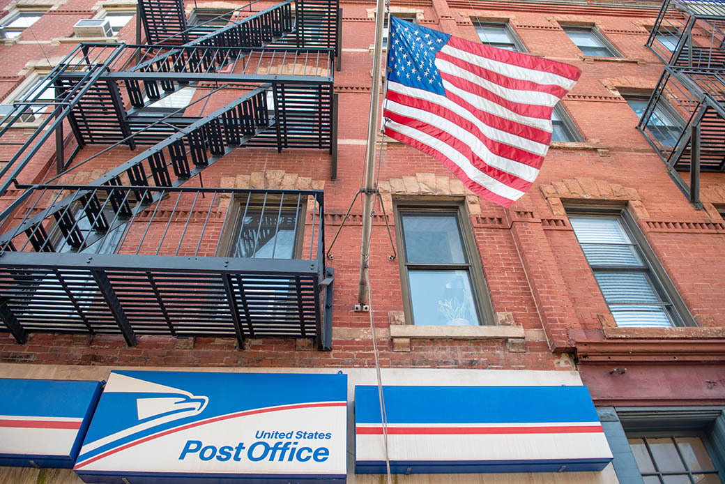 An American flag waves outside a post office, August 2020. (Getty/Alexi Rosenfeld)